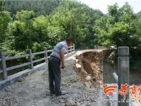 陕西一村庄建便民桥 建好后2小时垮塌