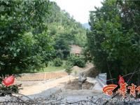 陕西一村庄建便民桥 建好后2小时垮塌
