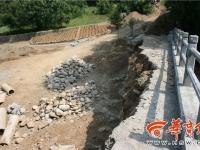 陕西一村庄建便民桥 建好后2小时垮塌