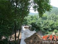 陕西一村庄建便民桥 建好后2小时垮塌