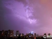  杭州：电闪雷鸣 夜雨降临