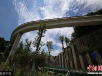 惊险！重庆城区现“空中悬廊”观光步道