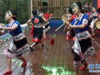 云南：原生态民族歌舞扮靓野生菌文化旅游节