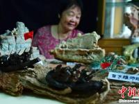 河北七旬老太制作奇石作品献礼建军90周年