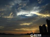 杭州台风时节气象万千