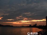 杭州台风时节气象万千