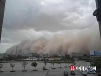 内蒙古现强沙尘暴天气 漫天黄沙滚滚而来
