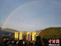 四川雅安雨后双彩虹美不胜收