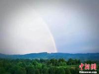四川雅安雨后双彩虹美不胜收