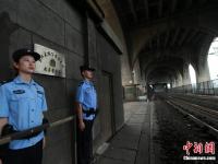 武汉长江大桥铁道卫士 60年的风雨守望