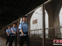 武汉长江大桥铁道卫士 60年的风雨守望
