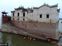 湖北“阁坚强”洪水后高出水面数丈