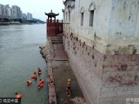 湖北“阁坚强”洪水后高出水面数丈