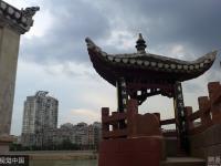 湖北“阁坚强”洪水后高出水面数丈