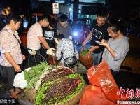 重庆12个孩子暑假组团卖菜 体验生活不易