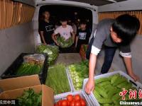 重庆12个孩子暑假组团卖菜 体验生活不易