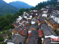  航拍“中国最美乡村”婺源篁岭“晒秋”