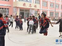  新疆：阳光洒满上学路