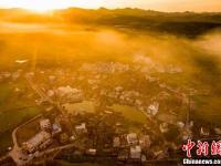 夕阳下的湖南桂阳古村落 烟雾缭绕美如画