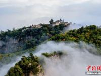  甘肃“道源圣地”崆峒山烟雨蒙蒙云海飘渺