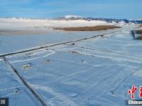 雪后S303省道成“最美”公路 如巨龙雪原上蜿蜒