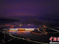 三峡大坝首次整体“点亮” 夜景美不胜收