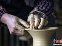  贵州遵义的土陶技艺传承人