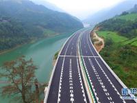  桂三高速公路正式通车