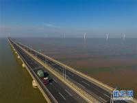  俯瞰上海东海大桥海上风电场