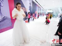 百米婚纱亮相山西太原
