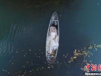 湖南湄江的“漂流”婚纱照 仿佛置身画中