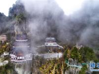  云雾缭绕南宫山