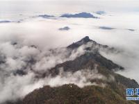  云雾缭绕南宫山