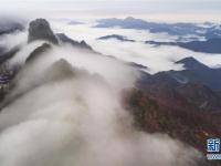  云雾缭绕南宫山