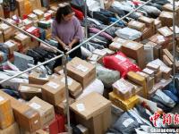 “双十一”过后 南京高校迎快递高峰