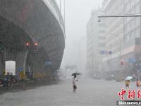 海口遭暴雨袭击成“水城”
