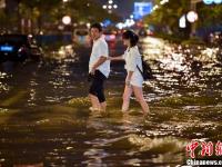 海口遭暴雨袭击成“水城”