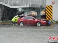 海口遭暴雨袭击成“水城”