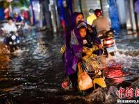 海口遭暴雨袭击成“水城”