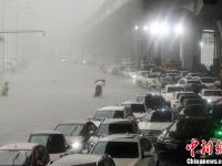 海口遭暴雨袭击成“水城”