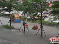 海口遭暴雨袭击成“水城”