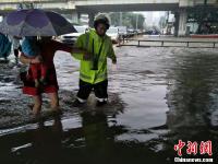 海口遭暴雨袭击成“水城”