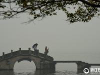  杭州：雨朦胧 雾朦胧