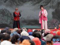  一年送戏五百场 黄梅村村都有戏