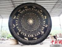 广西铸造“世界最大铜鼓” 直径近7米重50吨