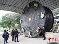 广西铸造“世界最大铜鼓” 直径近7米重50吨