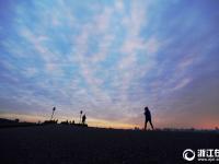  太阳露个脸 西湖暂放晴