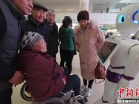 北京301医院智能导诊机器人上岗
