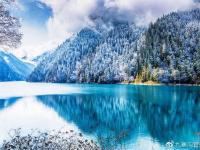 九寨沟迎来入冬第一场雪 晶莹剔透美如仙境