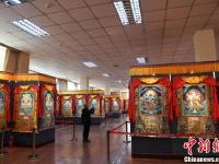甘肃甘南藏区展出千幅唐卡 展现多彩藏族文化